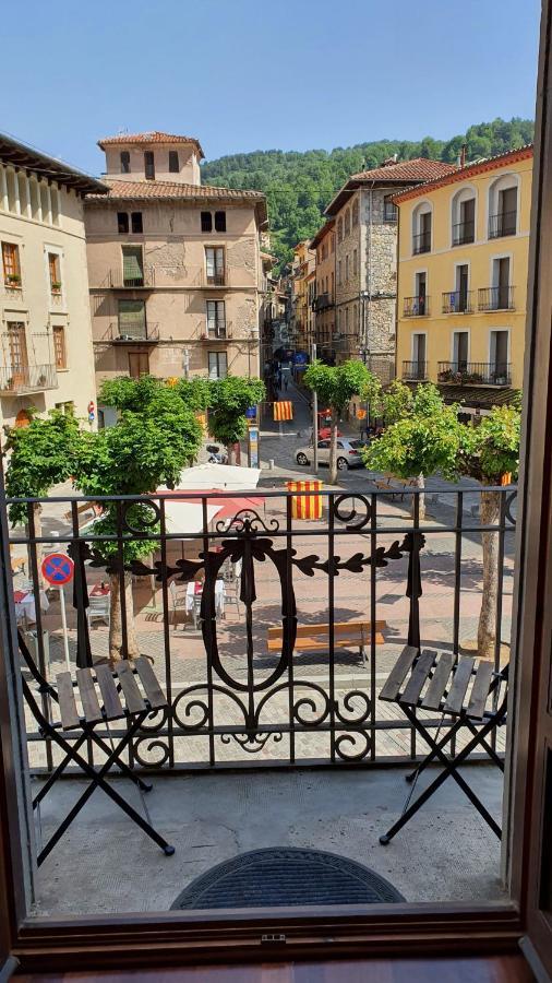 El Mussol De La Vila Camprodon, Balconets Amb Vistes A La Placa Eksteriør billede