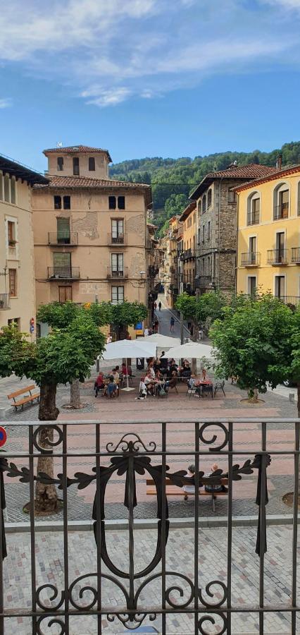 El Mussol De La Vila Camprodon, Balconets Amb Vistes A La Placa Eksteriør billede