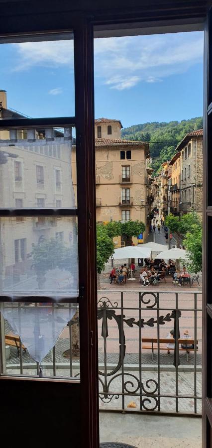 El Mussol De La Vila Camprodon, Balconets Amb Vistes A La Placa Eksteriør billede